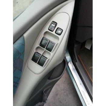 nissan almera tino (v10m) del año 2001