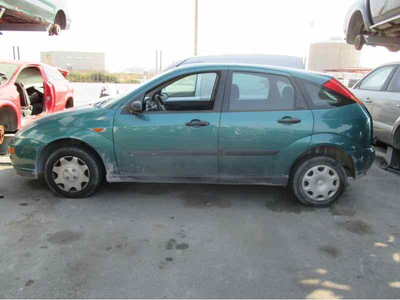 ford focus berlina (cak) del año 2000