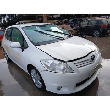 toyota auris del año 2012