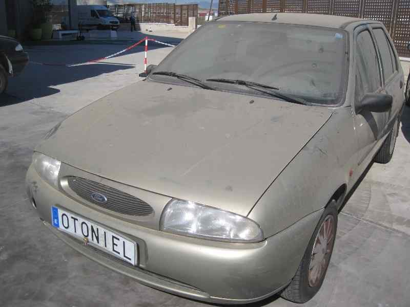 ford fiesta berlina del año 1999