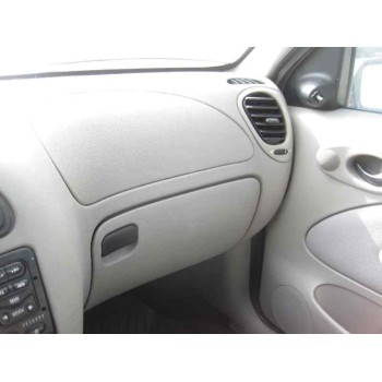 ford fiesta berlina del año 1999