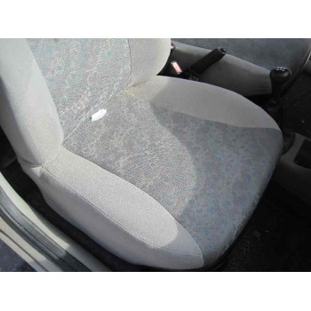 ford fiesta berlina del año 1999