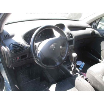 peugeot 206 berlina del año 2001