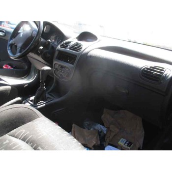 peugeot 206 berlina del año 2001