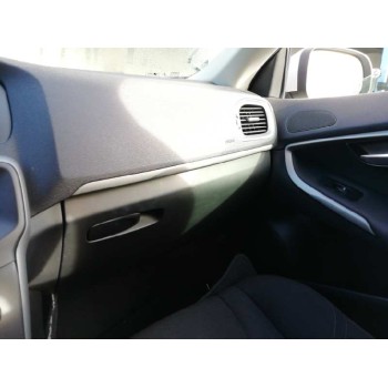 volvo v40 del año 2017