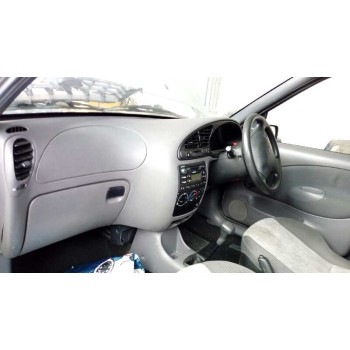 ford fiesta berlina (dx) del año 2000