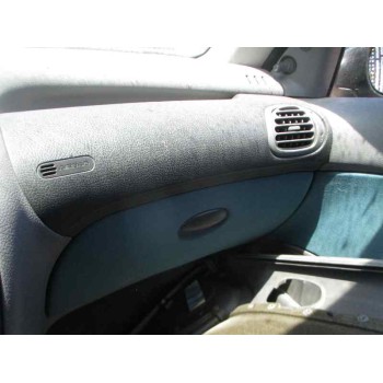 peugeot 206 berlina del año 2000