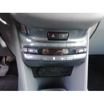 peugeot 208 del año 2012