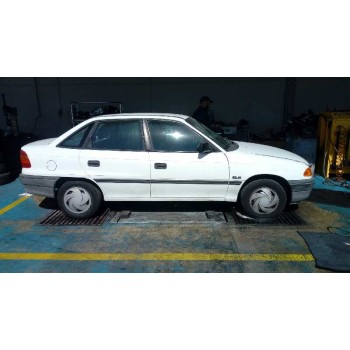 opel astra f berlina del año 1995