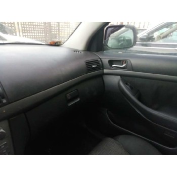 toyota avensis wagon (t25) del año 2006