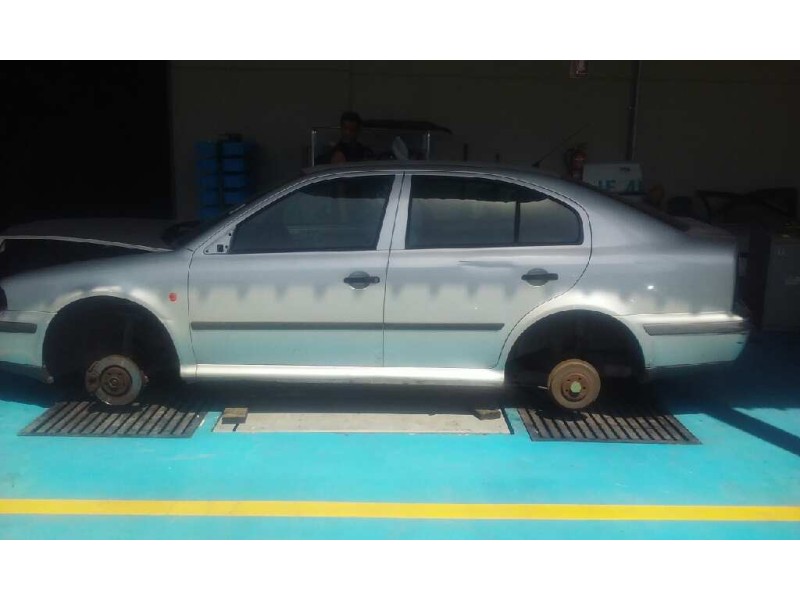 skoda octavia berlina (1u2) del año 1999