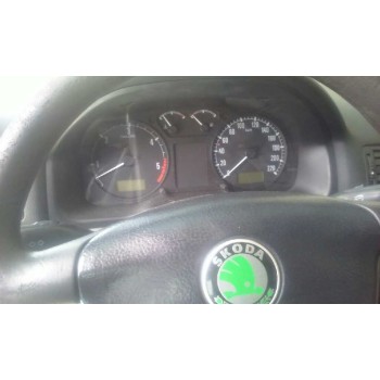 skoda octavia berlina (1u2) del año 1999