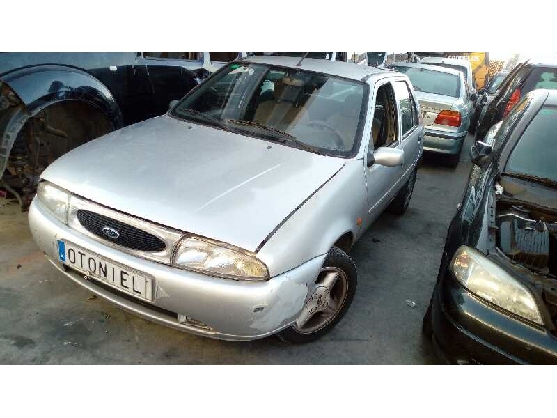 ford fiesta berlina del año 1998