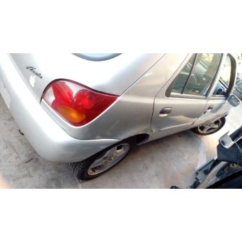 ford fiesta berlina del año 1998