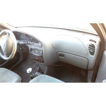 ford fiesta berlina del año 1998