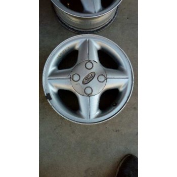 ford fiesta berlina del año 1998