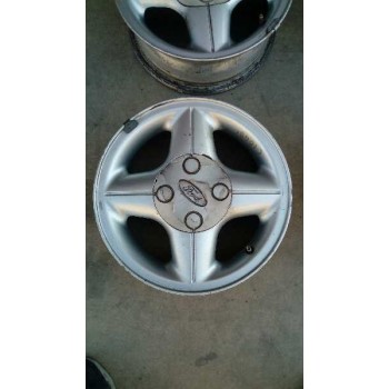 ford fiesta berlina del año 1998