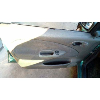 ford fiesta berlina (dx) del año 2000