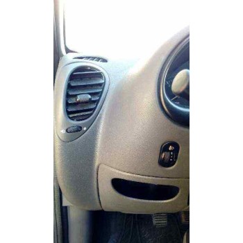 ford fiesta berlina (dx) del año 2000