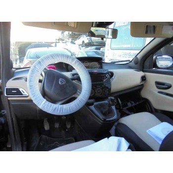 lancia ypsilon (402) del año 2013