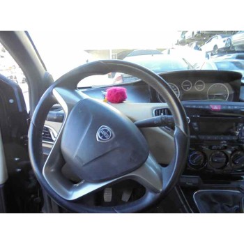 lancia ypsilon (402) del año 2013