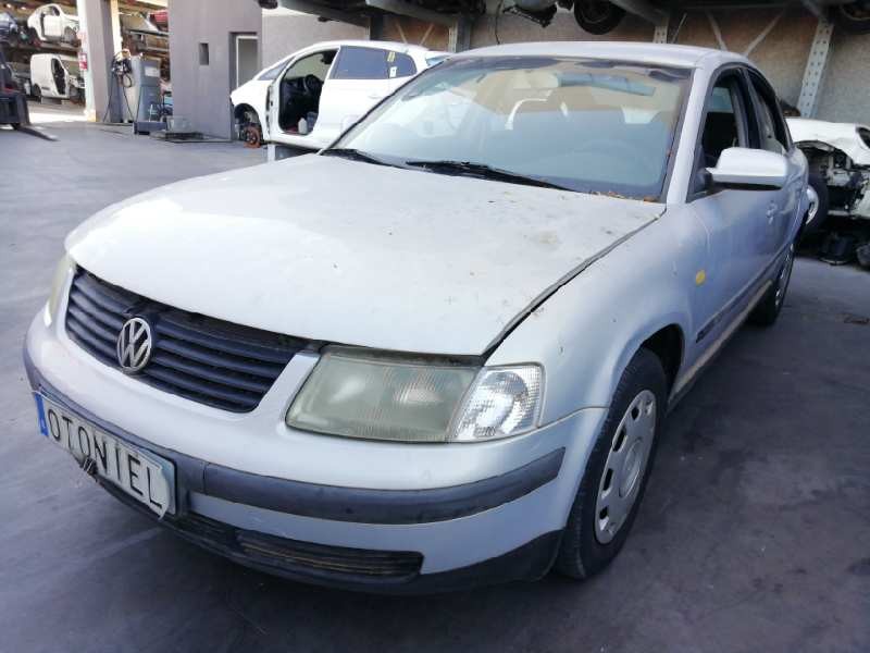 VOLKSWAGEN PASSAT BERLINA (3B2)