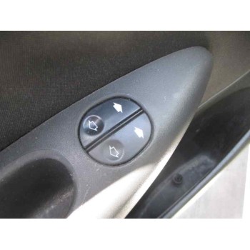 ford fiesta berlina (dx) del año 2001