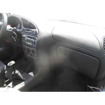 ford fiesta berlina (dx) del año 2001