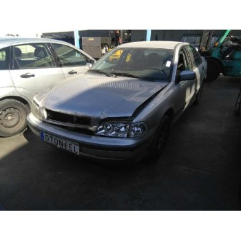 volvo s40 berlina del año 2000