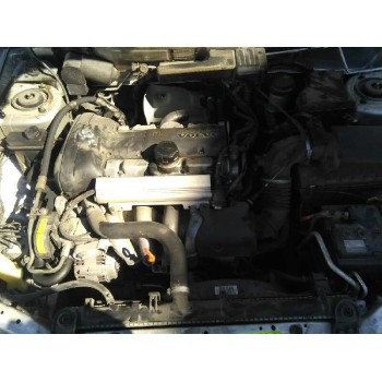 volvo s40 berlina del año 2000