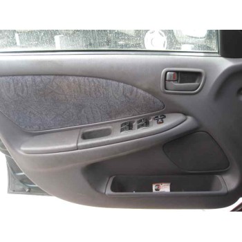 toyota avensis berlina (t 22) del año 1999