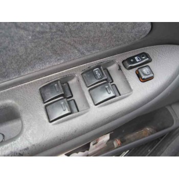 toyota avensis berlina (t 22) del año 1999