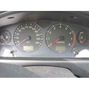 toyota avensis berlina (t 22) del año 1999