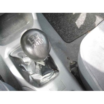 toyota avensis berlina (t 22) del año 1999