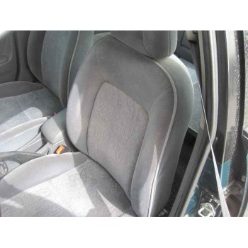 toyota avensis berlina (t 22) del año 1999