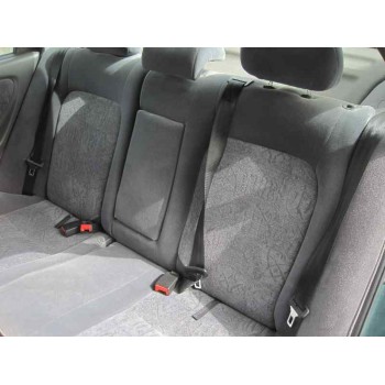 toyota avensis berlina (t 22) del año 1999