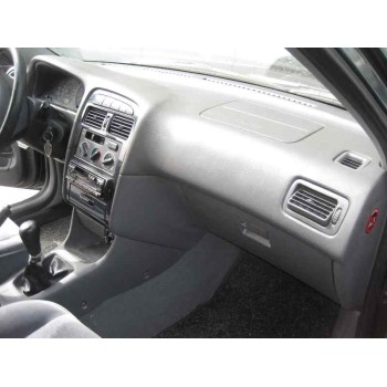 toyota avensis berlina (t 22) del año 1999