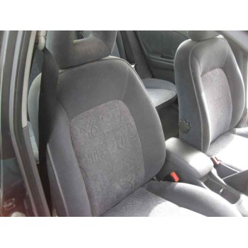 toyota avensis berlina (t 22) del año 1999