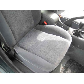 toyota avensis berlina (t 22) del año 1999