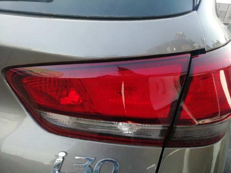 Recambio de piloto trasero derecho interior para hyundai i30 cw (pd) family referencia OEM IAM 92404G4200  