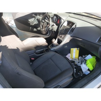 opel astra j gtc del año 2013