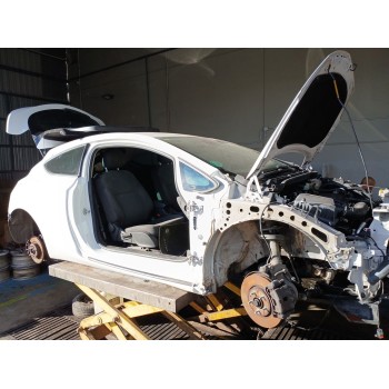 opel astra j gtc del año 2013