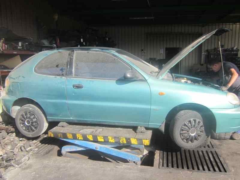 daewoo lanos del año 2000