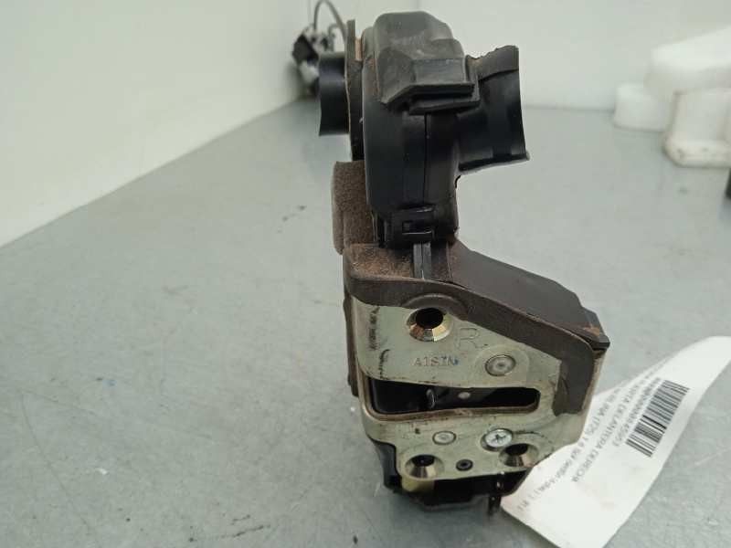 Recambio de cerradura puerta delantera derecha para toyota avensis berlina (t25) 1.8 sol sedán (4-ptas.) referencia OEM IAM   2 