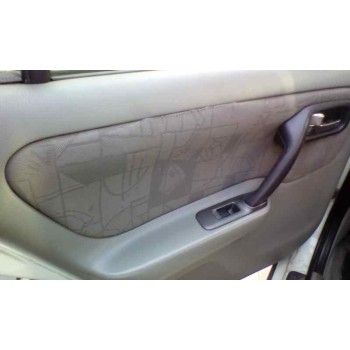 nissan primera berlina (p11) del año 1999