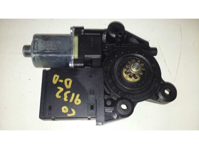 Recambio de motor elevalunas delantero derecho para renault megane iii berlina 5 p bose edition referencia OEM IAM 807301396R  