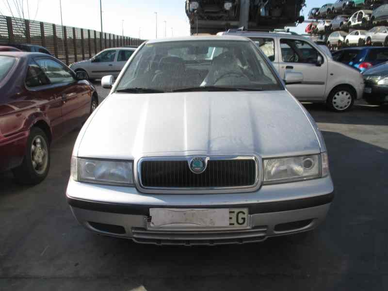 SKODA OCTAVIA BERLINA (1U2)