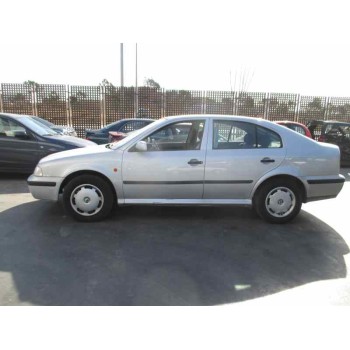 skoda octavia berlina (1u2) del año 2000