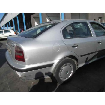 skoda octavia berlina (1u2) del año 2000