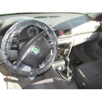 skoda octavia berlina (1u2) del año 2000